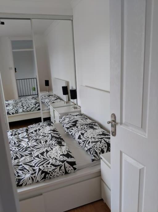 Private 2 Bed Flat Close To Excel & City Airport Londres Exterior foto